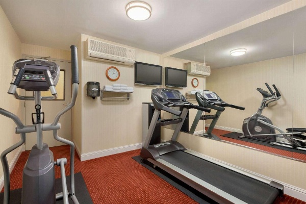 Ramada by Wyndham Oakland Downtown City Center image 6